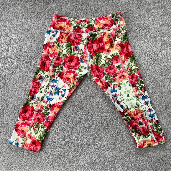 📦 MOVING SALE 🚛 LuLaRoe FEARLESS floral workout capri leggings Size M - Picture 5 of 8